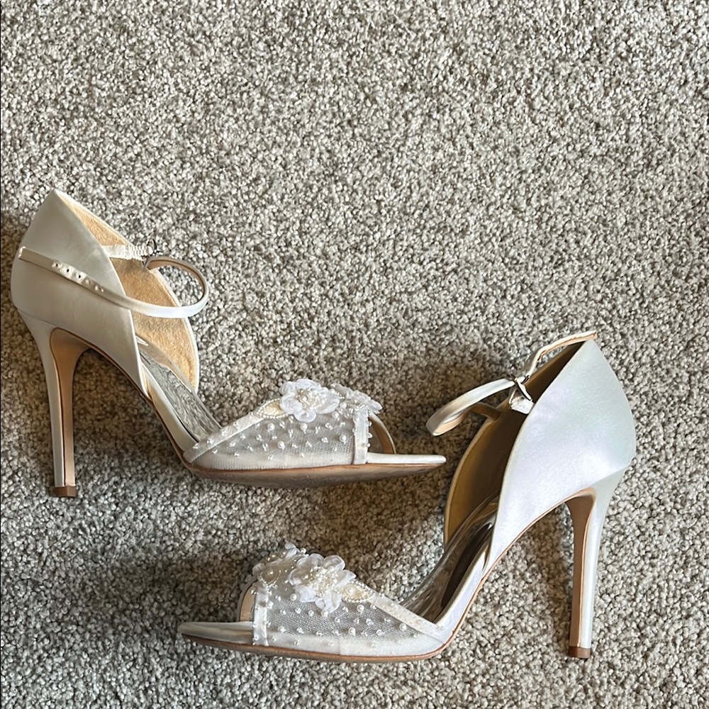 Peep Toe Pump Badgley Mischka White Pumps Badgley Mischka Kiara
